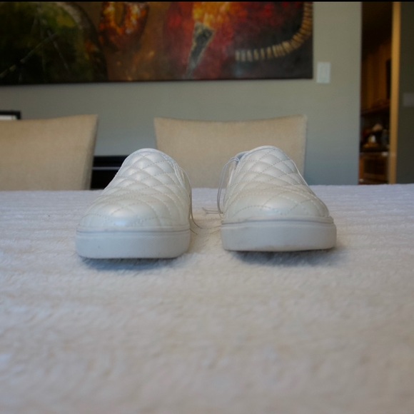 Cat & Jack Kids' White Slip-On Sneakers - Picture 4 of 10